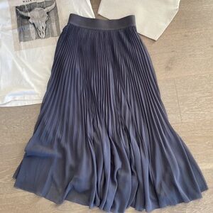NWOT Aritzia wilfred twirl skirt XS